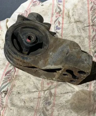 Hyundai Sonata Engine mount bracket 0571