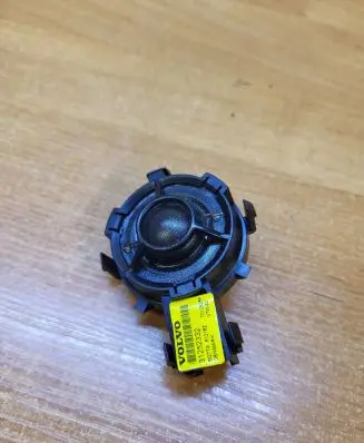 Volvo XC70 Front door high frequency speaker 31252332 81216Z 7012925P