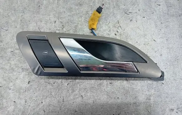 Skoda Superb B5 (3U) Front door interior handle 3U0837248