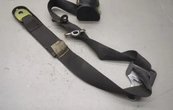Mercedes-Benz W123 Front seatbelt 1238603185
