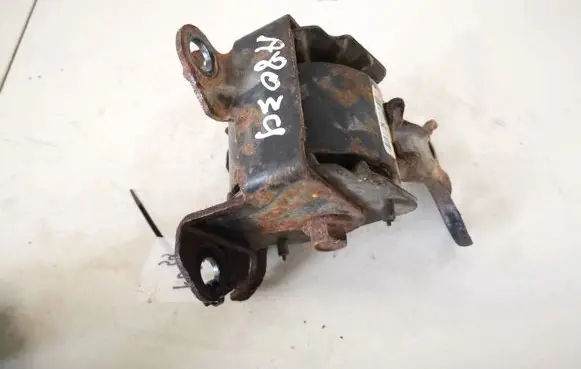Dodge Caliber Engine mount bracket