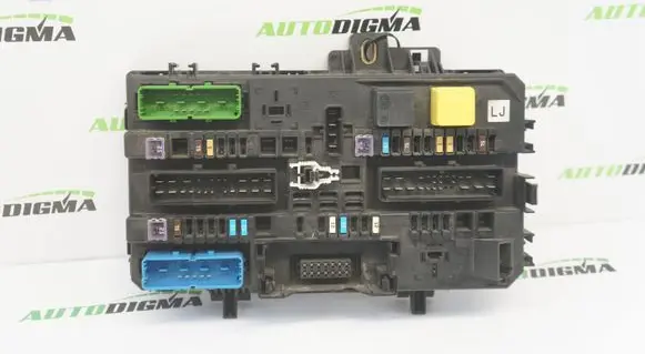 Opel Zafira B Fuse module 13268287