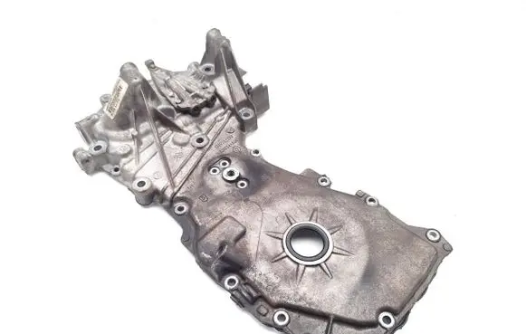 Renault Captur Timing chain cover 135028725R 135024452R