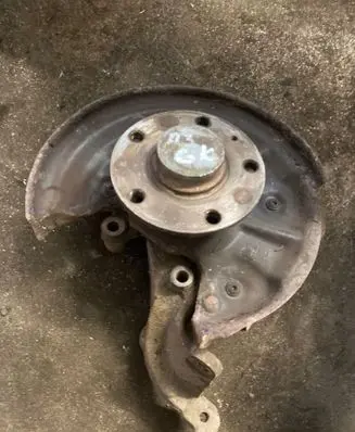 Rear wheel hub spindle/knuckle
