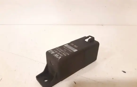 Volkswagen Caddy Glow plug pre-heat relay 038907281D 51299023A