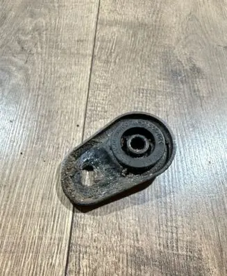 Nissan Navara D23 Radiator mount bracket 21506 AM40071 215064m400