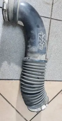 Dodge Nitro Air intake hose/pipe