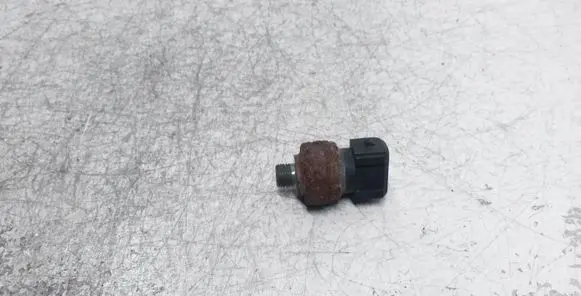 Volvo V70 Air conditioning (A/C) pressure sensor 30899051