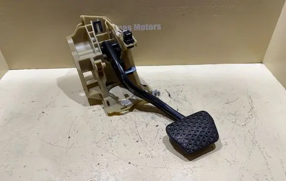 BMW 5 E60 E61 Brake pedal 6759947