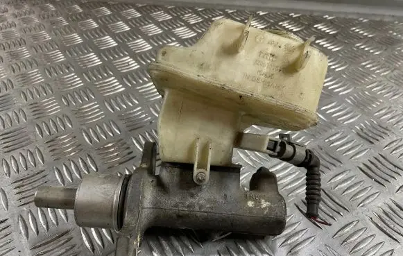 Master brake cylinder