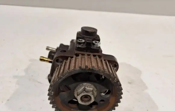 Opel Insignia A Fuel injection high pressure pump 0445010193
