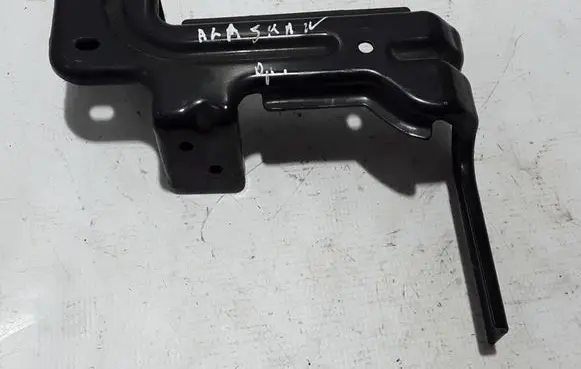 Radiator mount bracket