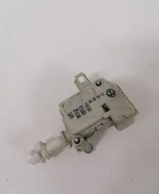 Volkswagen PASSAT B5.5 Central locking motor 3B0959782