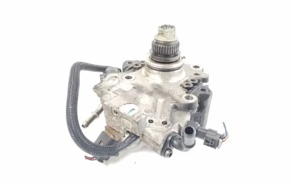 Mercedes-Benz E W212 Fuel injection high pressure pump A6510701801