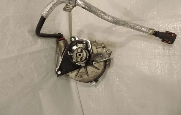 Ford Kuga III Vacuum pump HG9Q-2A451-AB