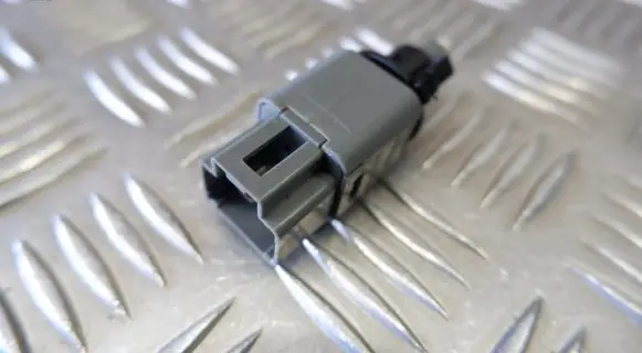 Nissan Leaf II (ZE1) Brake pedal sensor switch