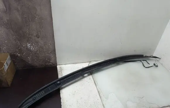 Audi A8 S8 D2 4D Wiper trim 4D1805097F