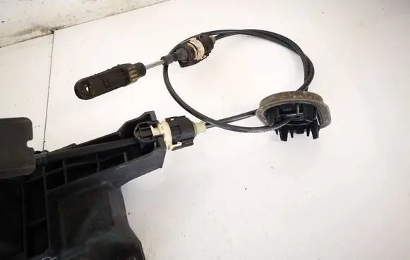 Chevrolet Cruze Gear shift cable linkage 23120229 881204050