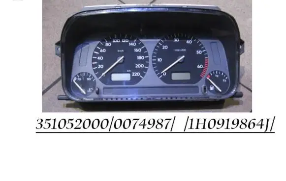 Volkswagen Golf III Speedometer (instrument cluster) 1H0919864J 351052000
