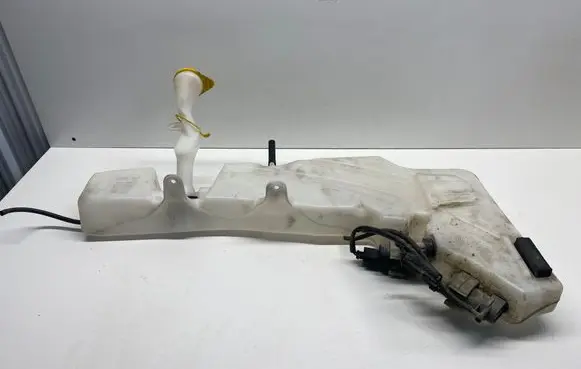 Nissan Navara D40 Windshield washer fluid reservoir/tank 28910EB520 289105Y11B 289105X10B