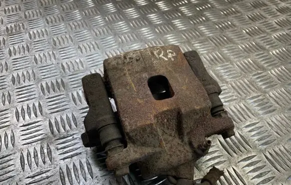 Toyota RAV 4 (XA20) Front brake caliper