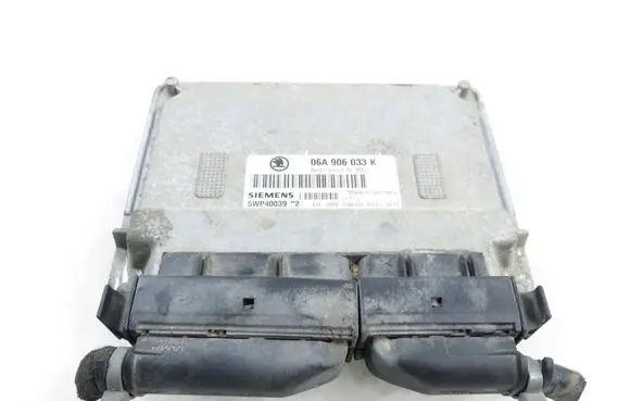 Skoda Octavia Mk1 (1U) Engine control unit/module 5WP40039 06A906033K