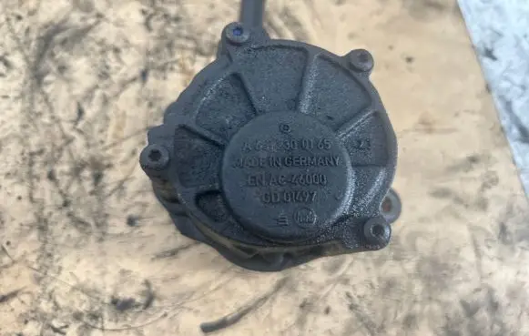 Mercedes-Benz E AMG W210 Vacuum pump A6512300165 AC46000 GD01497