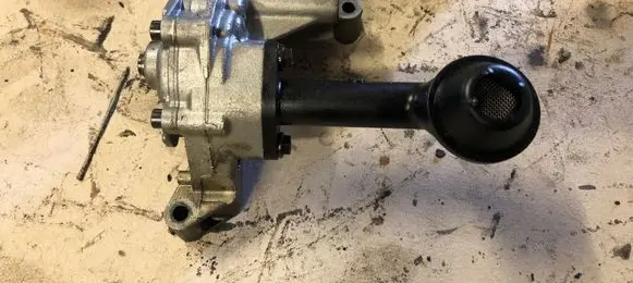 Volkswagen Golf V Oil pump 038115251F