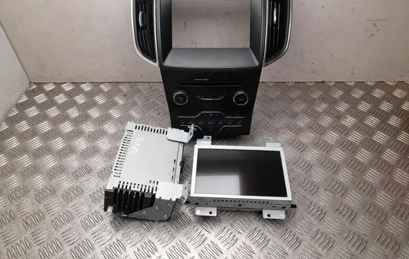 Ford S-MAX Radio/CD/DVD/GPS head unit EM2T18E245AE