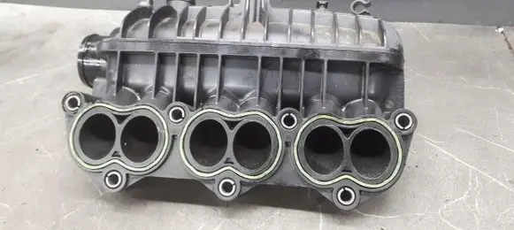 Ford Focus Intake manifold 1047092s01