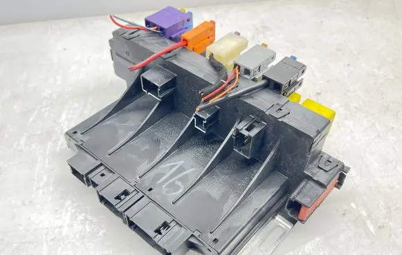 Mercedes-Benz S W220 Fuse module A0325458232