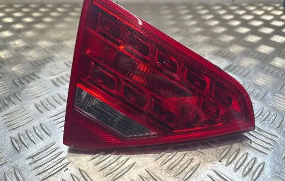 Audi A5 8T 8F Tailgate rear/tail lights AU484 8T0945093A