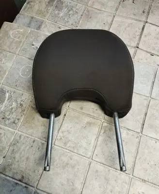 Volvo V50 Front seat headrest 