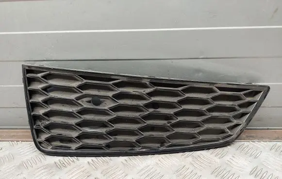 Audi Q3 8U Front bumper lower grill 8U0807681T