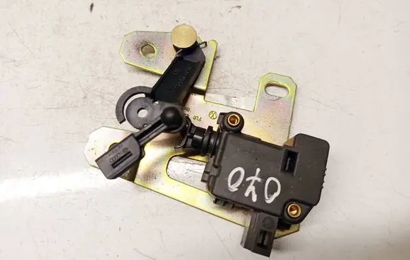 Volkswagen Touareg I Central locking motor 7L6827425