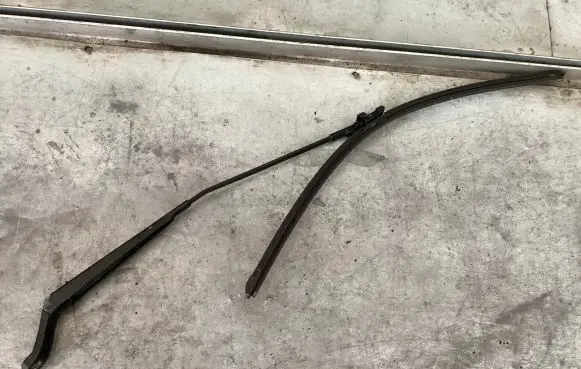 Peugeot 407 Front wiper blade arm D25DAGCP