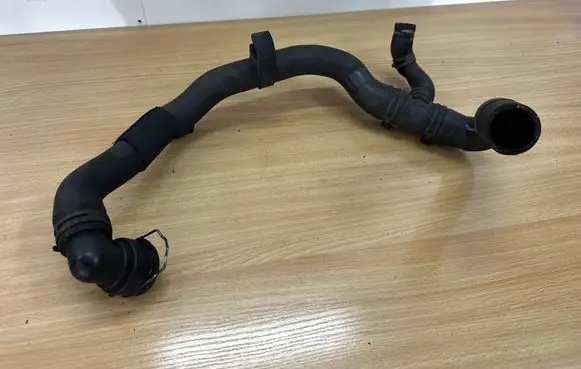 Volkswagen PASSAT B7 Engine coolant pipe/hose 3AA122051A