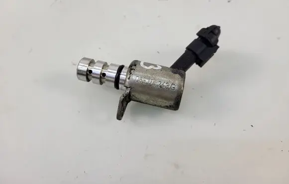Audi Q3 8U Camshaft vanos timing valve 06E115243G