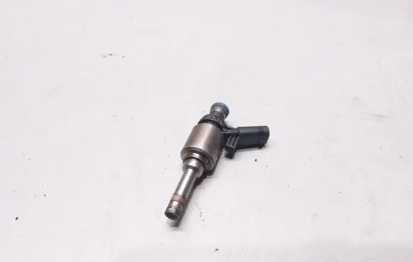 Volkswagen PASSAT B6 Fuel injector 06H906036H