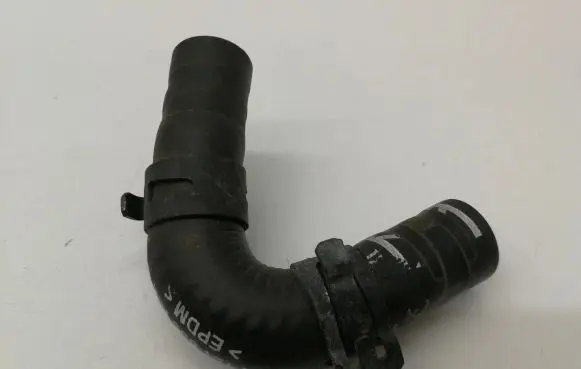 Volkswagen PASSAT B8 Engine coolant pipe/hose 04L121058AM
