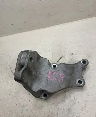 Ford Mustang VI Engine mounting bracket X05302a