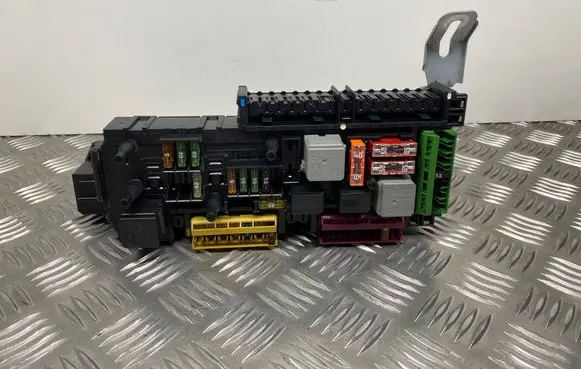 Mercedes-Benz C W204 Fuse module 2049060305 2049019702 2129020207