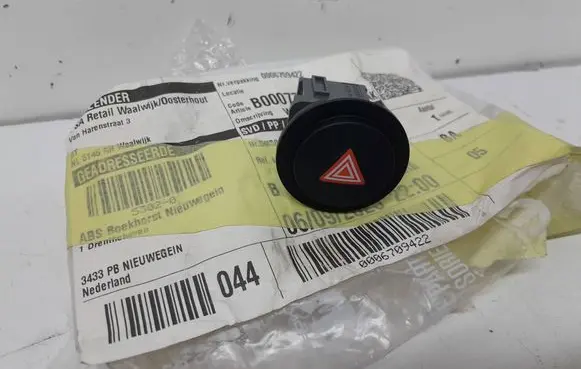 Peugeot 108 Hazard light switch B000778280 15B424