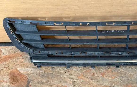 Volkswagen Golf VII Front bumper lower grill 5G0853677A 5G0853671 01109