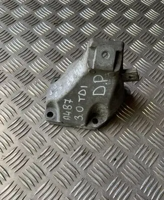 Audi A4 S4 B7 8E 8H Engine mounting bracket 8E0199308A