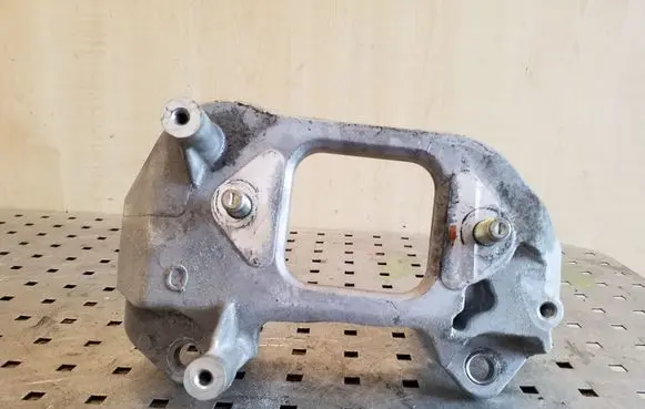 Nissan X-Trail T32 Engine mounting bracket