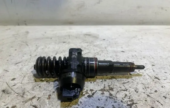 Skoda Octavia Mk2 (1Z) Fuel injector 038130073AL