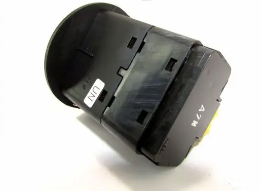 KIA Carens II Passenger airbag on/off switch 