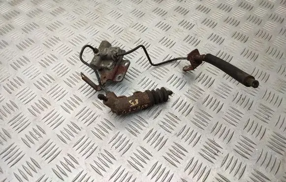 Toyota Avensis T250 Clutch slave cylinder 