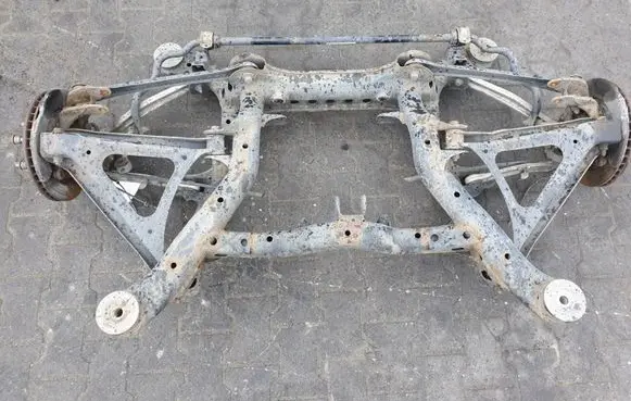 Volkswagen Touareg I Rear axle beam 